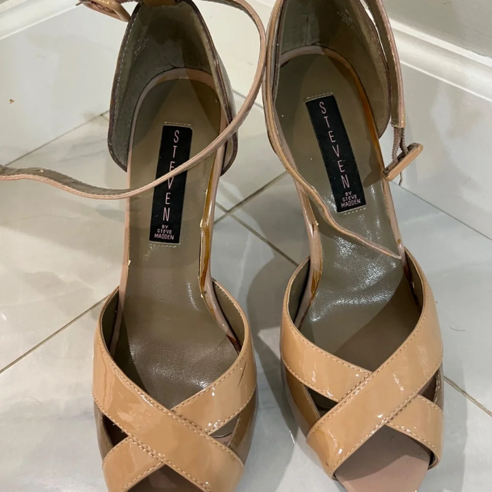Steven heels - Picture 2 of 3